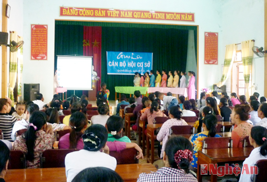 Nghe An province: Exchange meeting between local women and collaborators of population affairs held in Catholic residential area                             